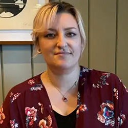 A headshot of Amanda Williams.